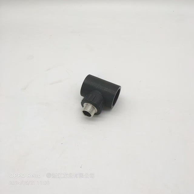 Tee macho para tubería con rosca de precisión